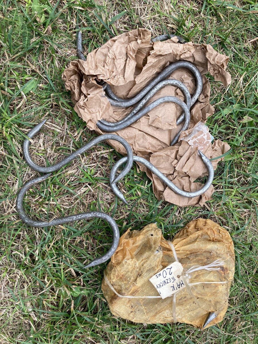 Hák řeznický, na zavěšení čehokoliv, cena á 10 Kč - 3