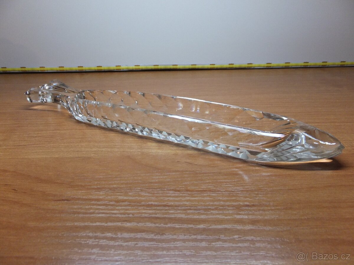 Prvorepubliková broušená miska ve tvaru ryby. - 3