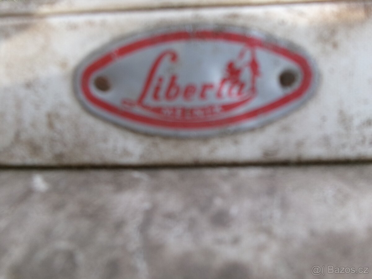 prodám starý kočárek zn.LIBERTA Mělník a další..... Starý dě - 3