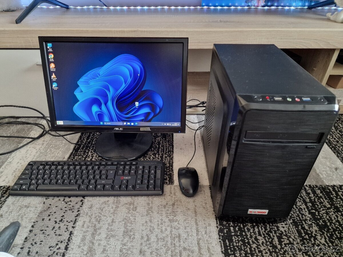 Počítač s lcd na filmy internet kancelářské práce atd Win 11 - 3