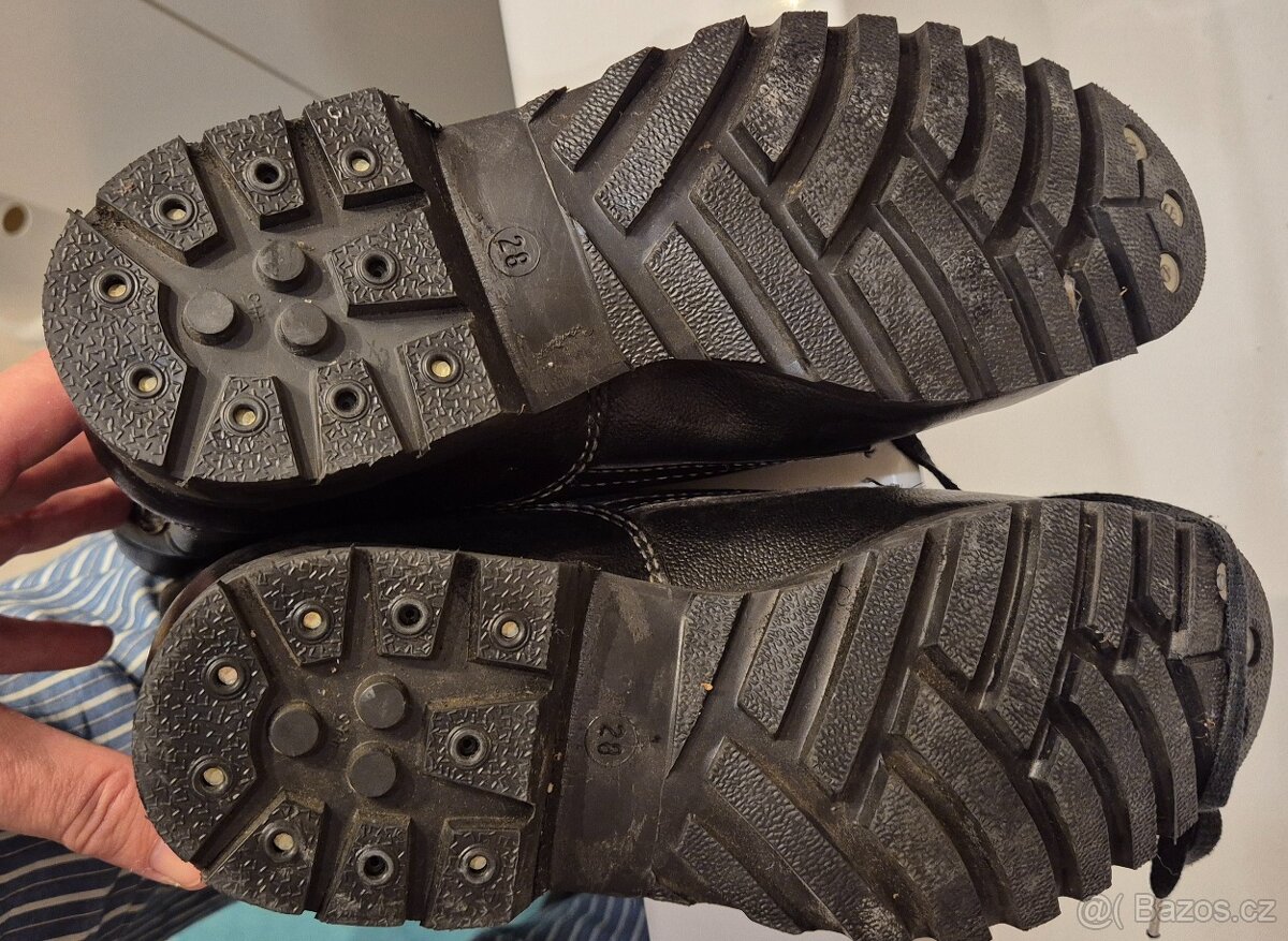 Kanady vz. 60 - velikost 28 / 42,5 - 3