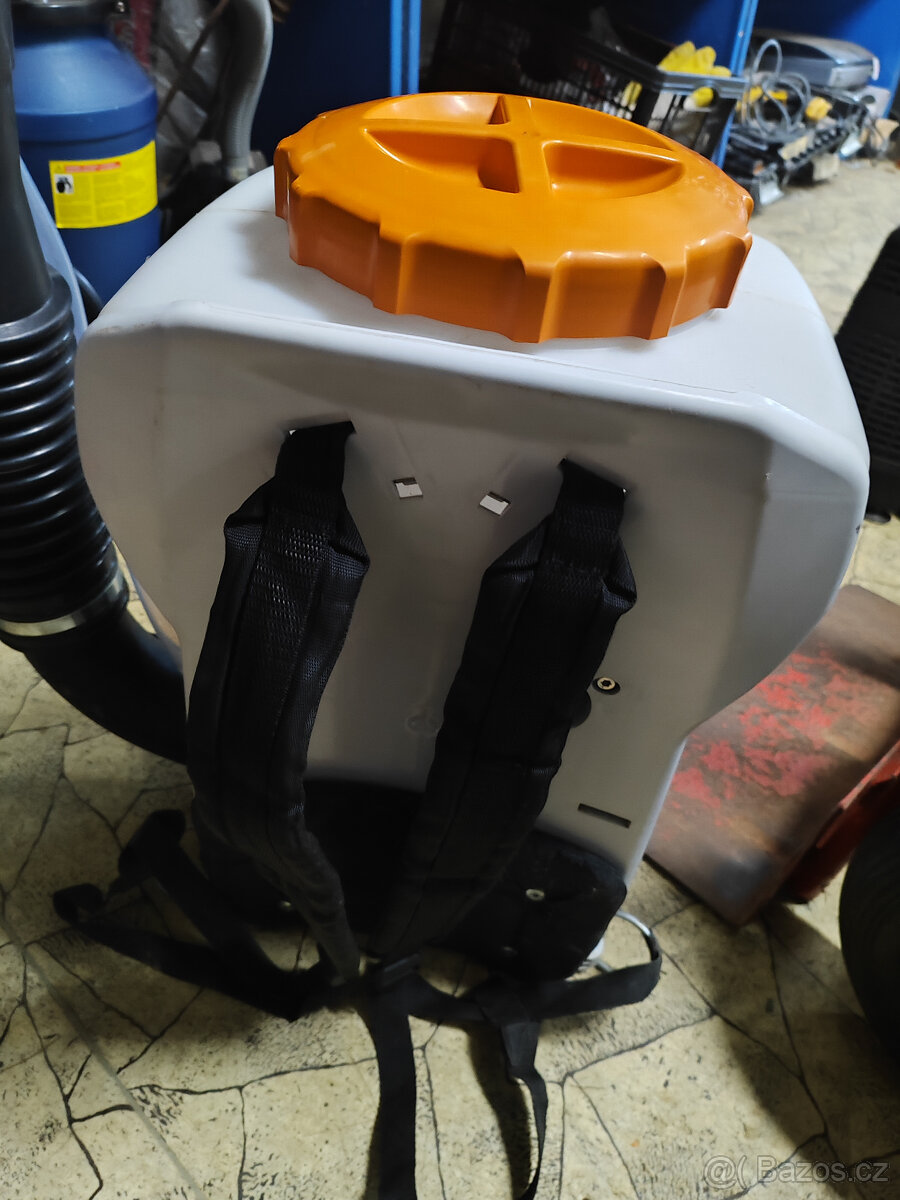Zádový motorový rosič STIHL SR 200 - 3