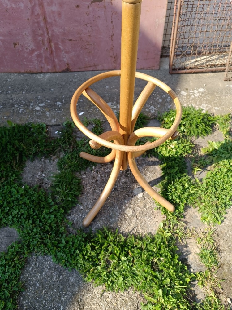 Dřevěný věšák TON - 3