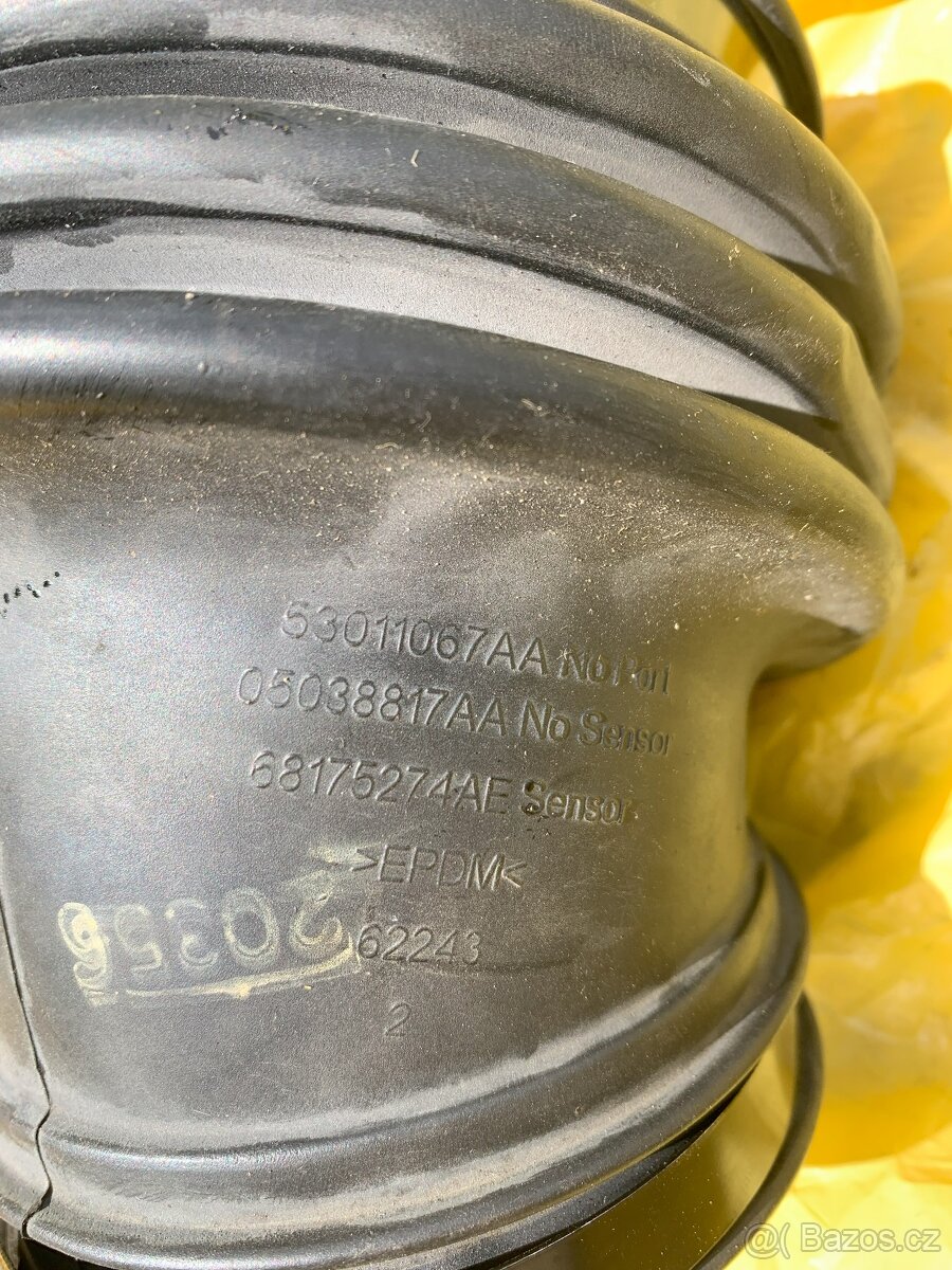 Koleno sání pro Dodge Hellcat 05038817aa - 3