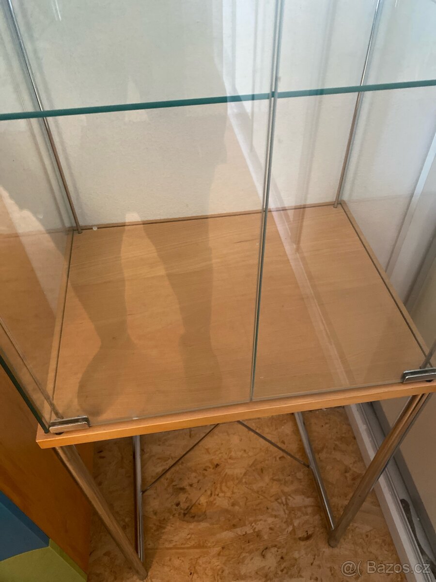 Prosklená skříňka - 3