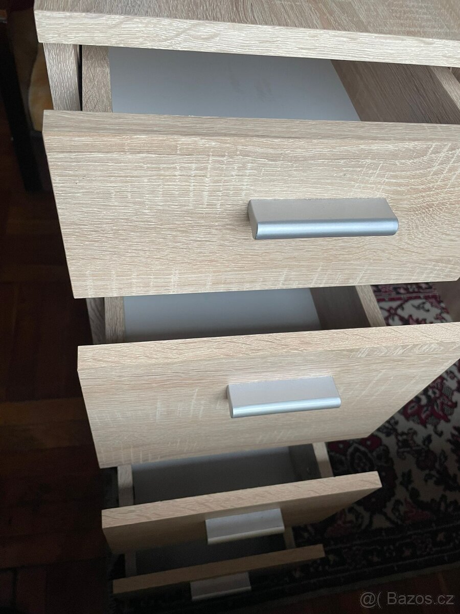 Kosmetický stolek - 3