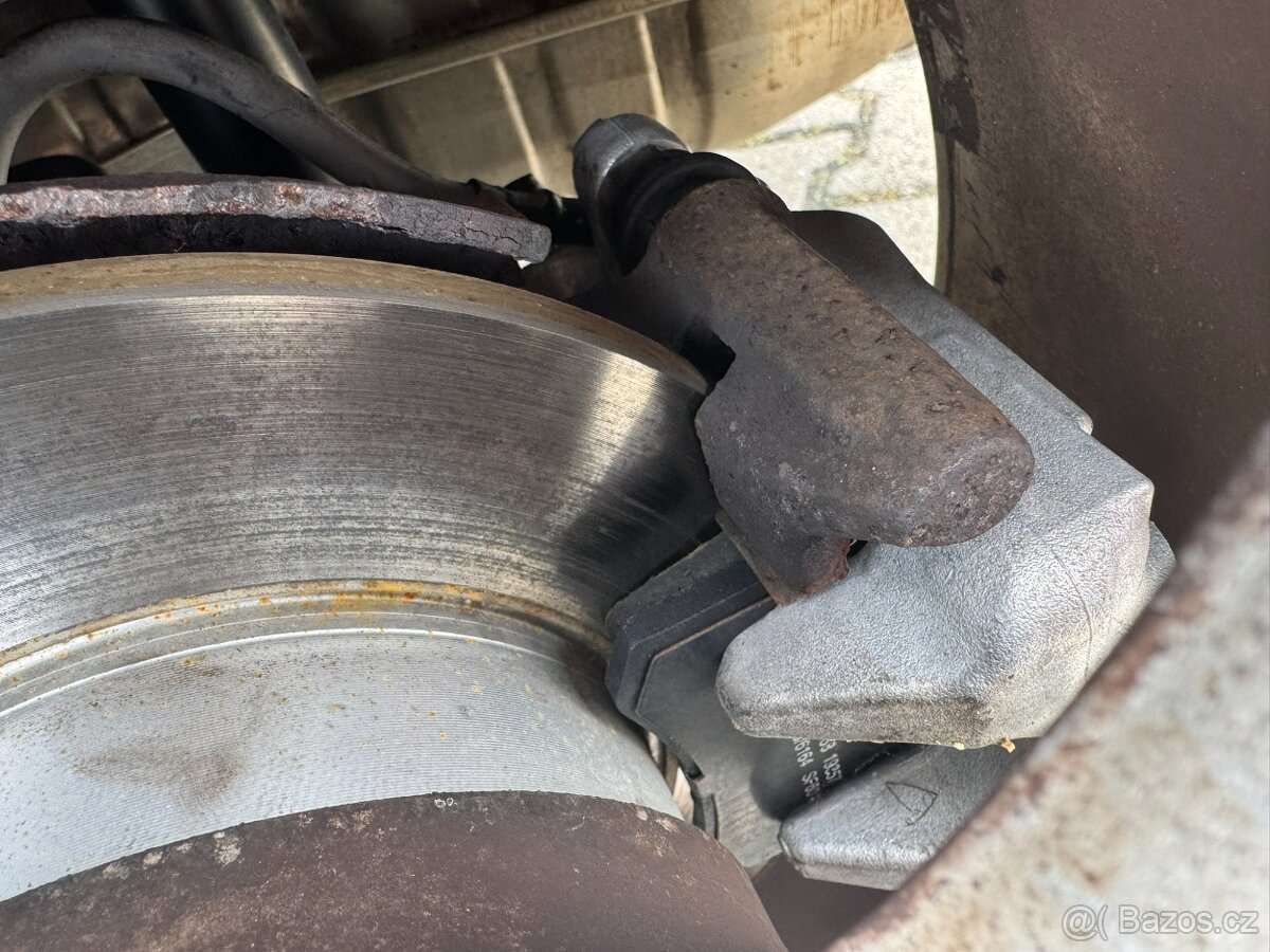 Volkswagen Golf 1,9 TDI 96 KW STK BRZDY - 3