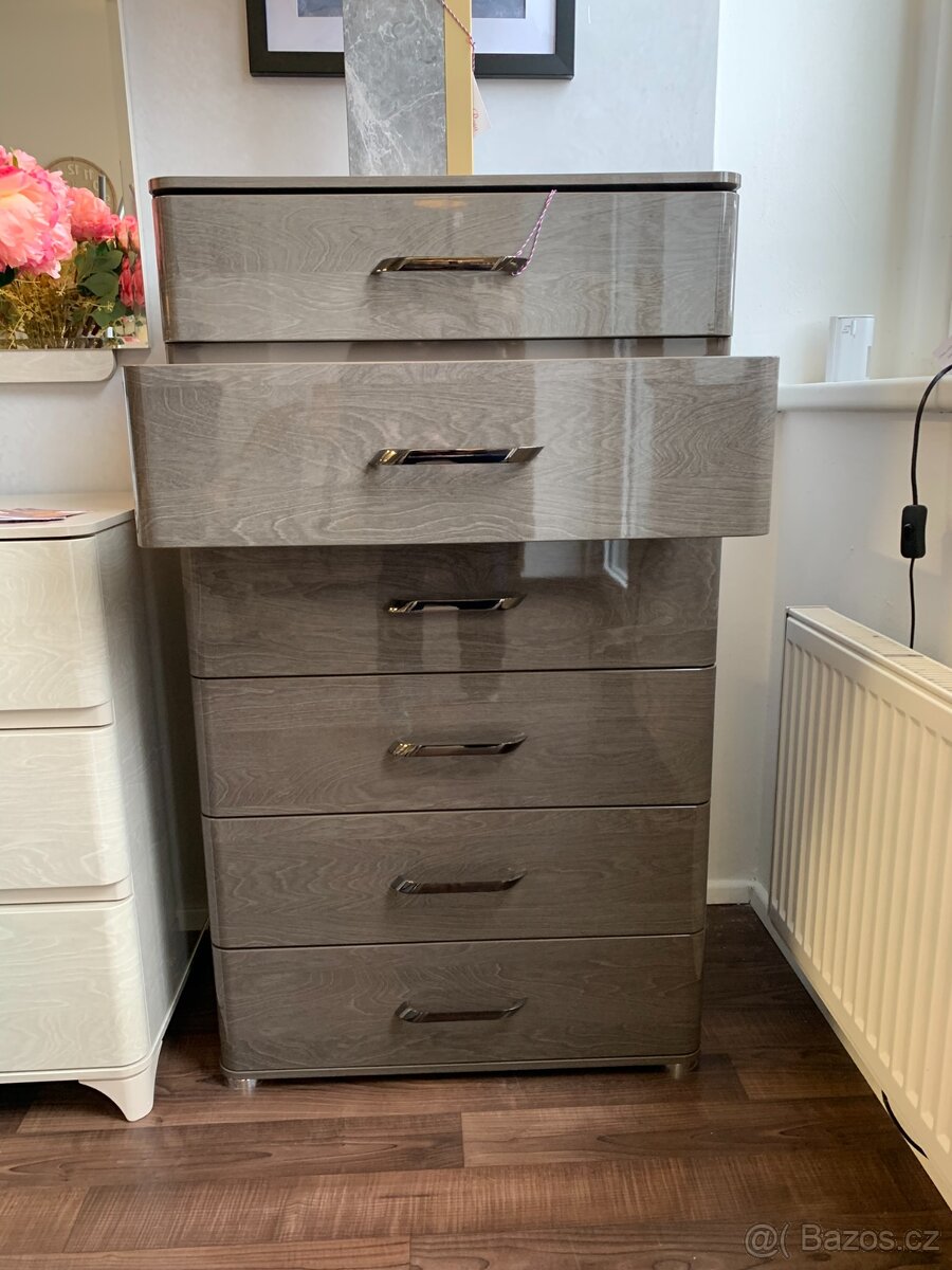 Moderní vysoká komoda – 119 cm, vysoký lesk - 3