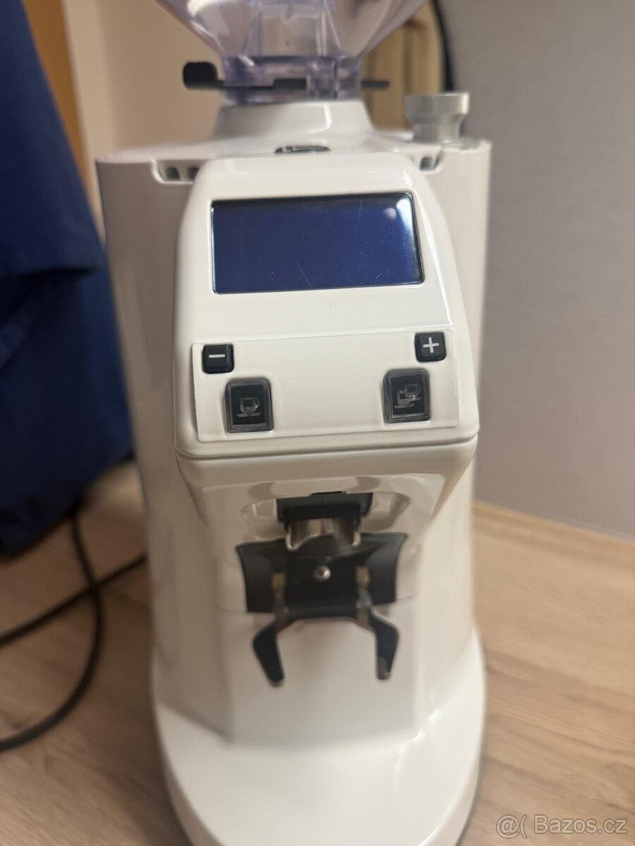 Nuova Simonelli MDXS on demand - mlýnek - 3