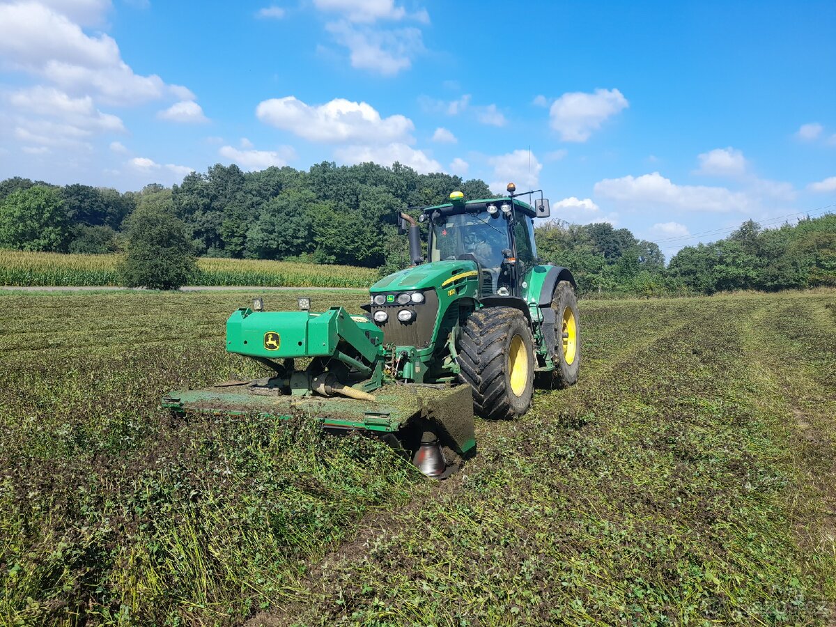 Čelní sekačka John Deere - 3