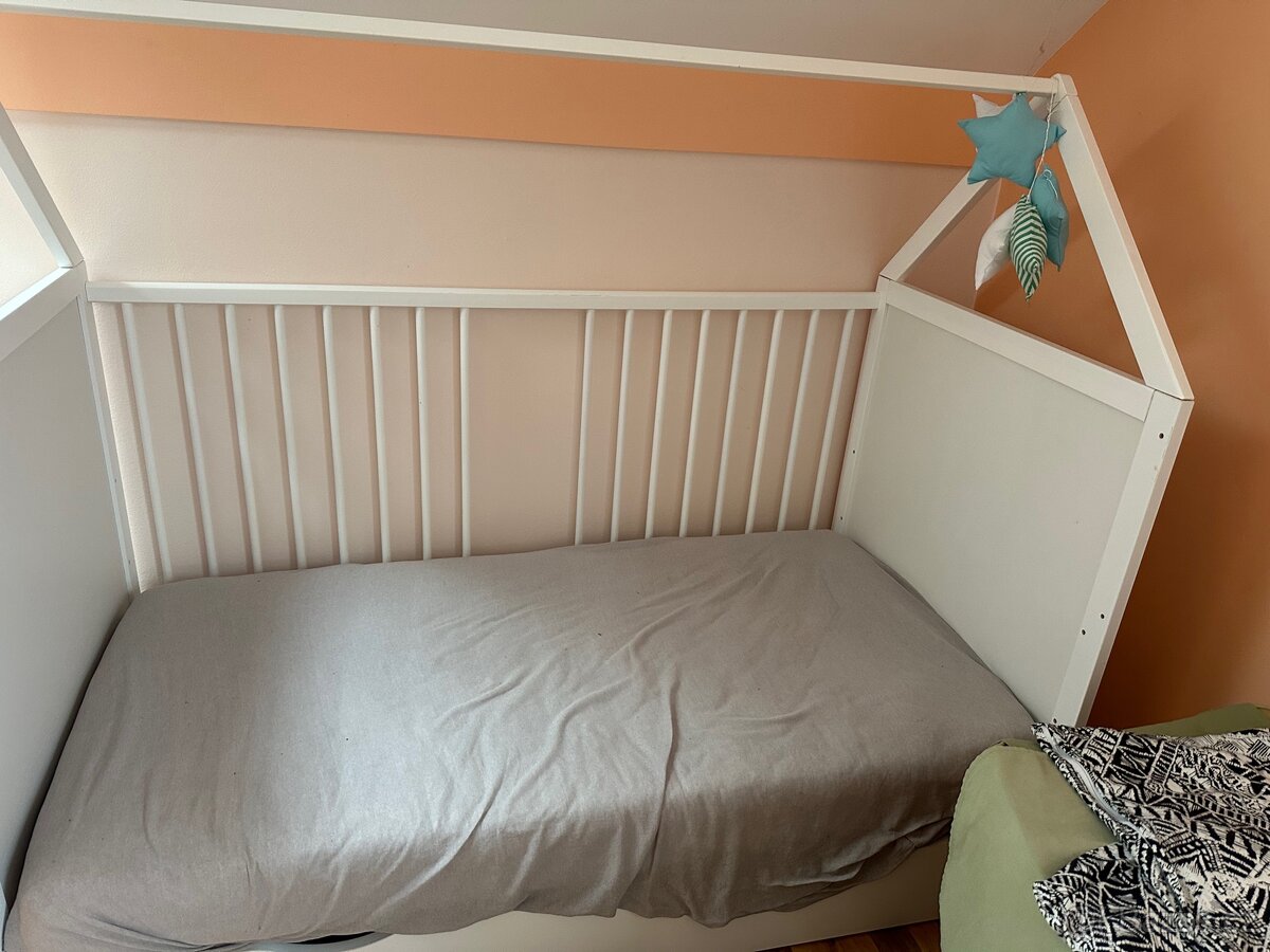 Dětská postýlka ve tvaru domečku - 3