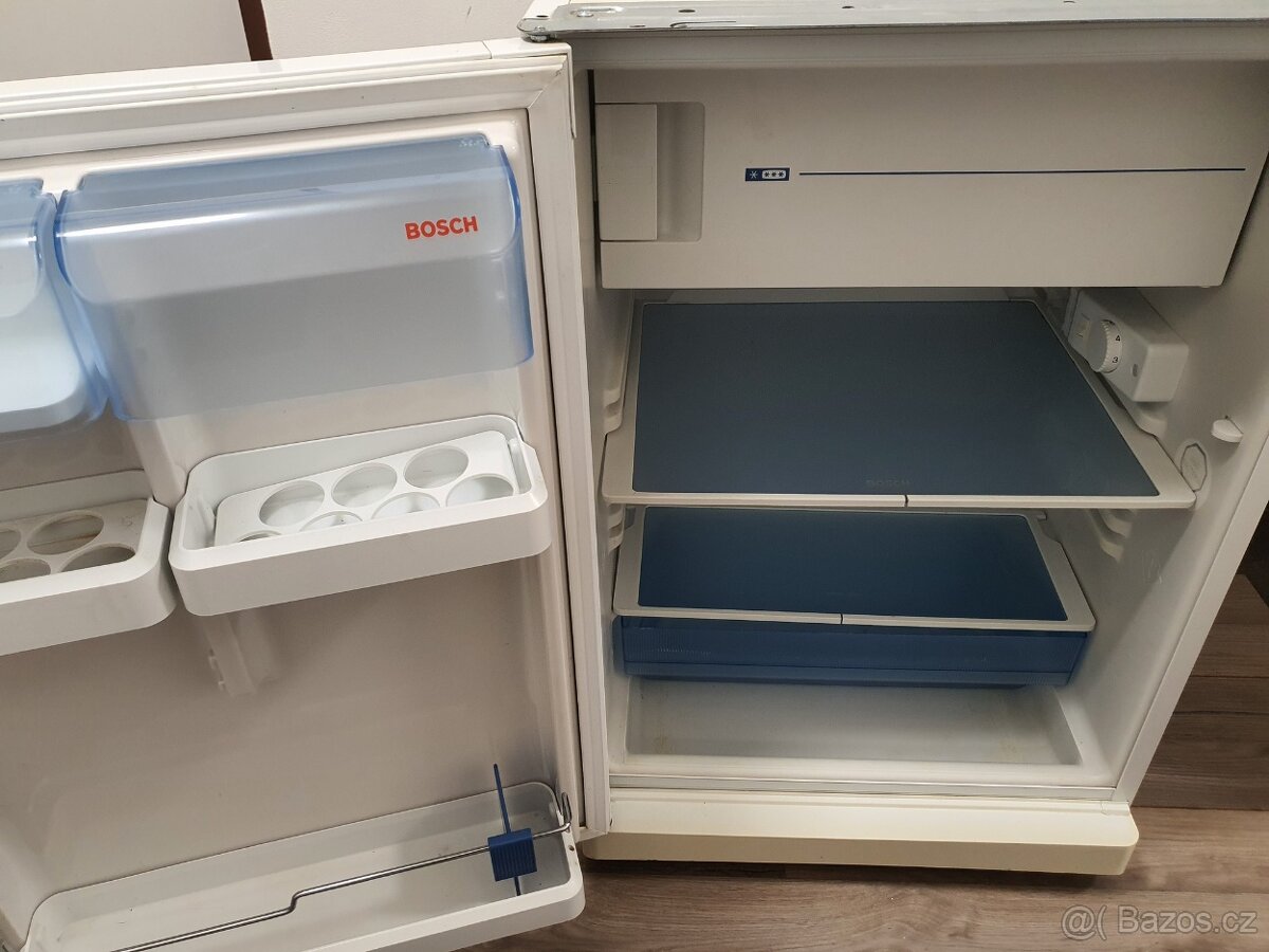 81,5 lednice s mrazákem Bosch pod linku - 3