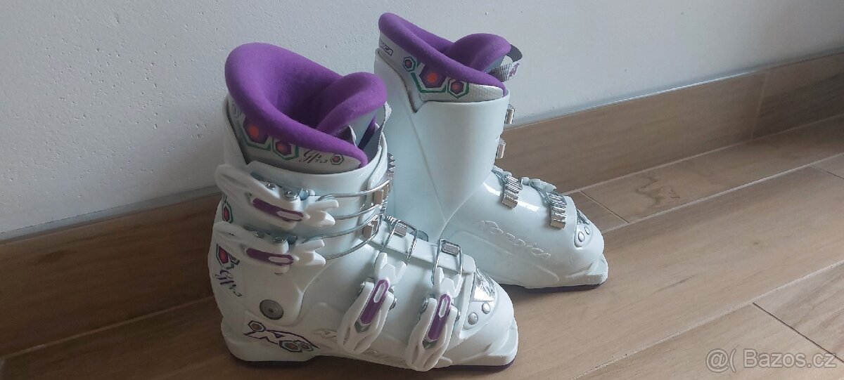 Dívčí lyžáky 19.0-20.5, 240mm - 3