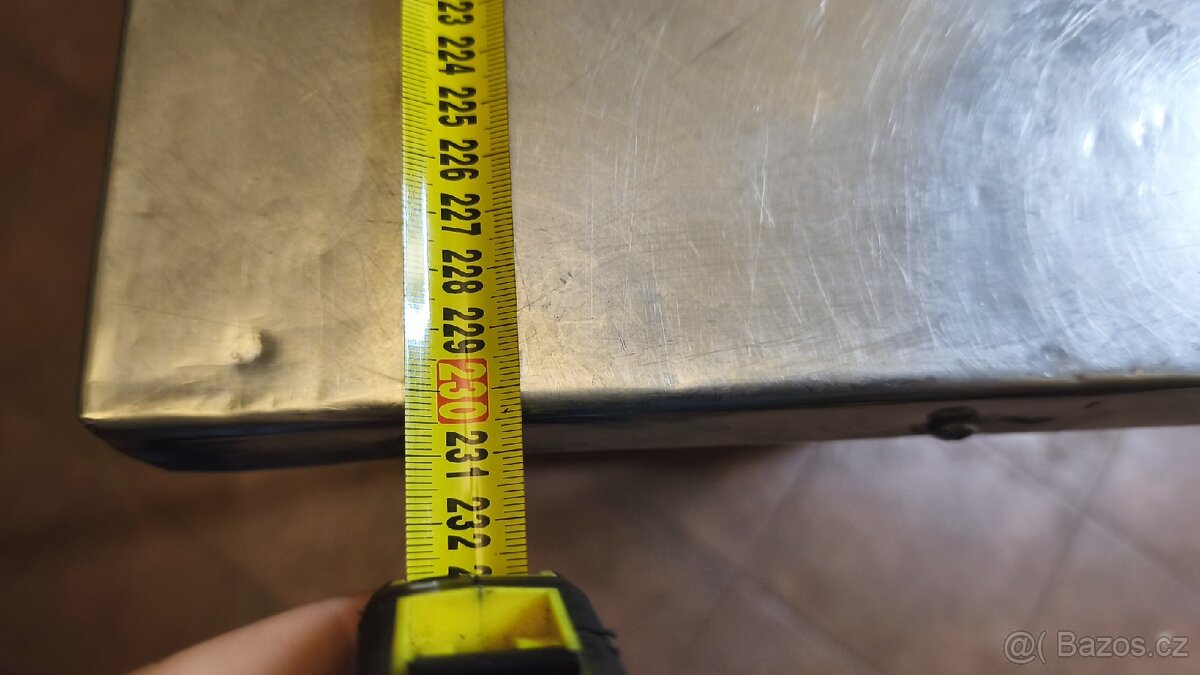 Nerezový pracovní stůl - 3