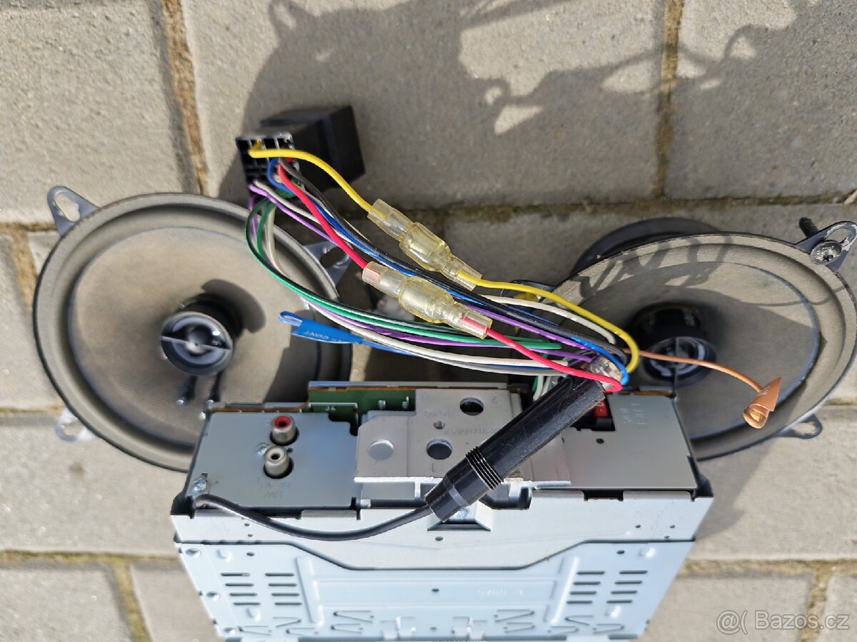 Autorádio a 3x repro ISO konektor. - 3