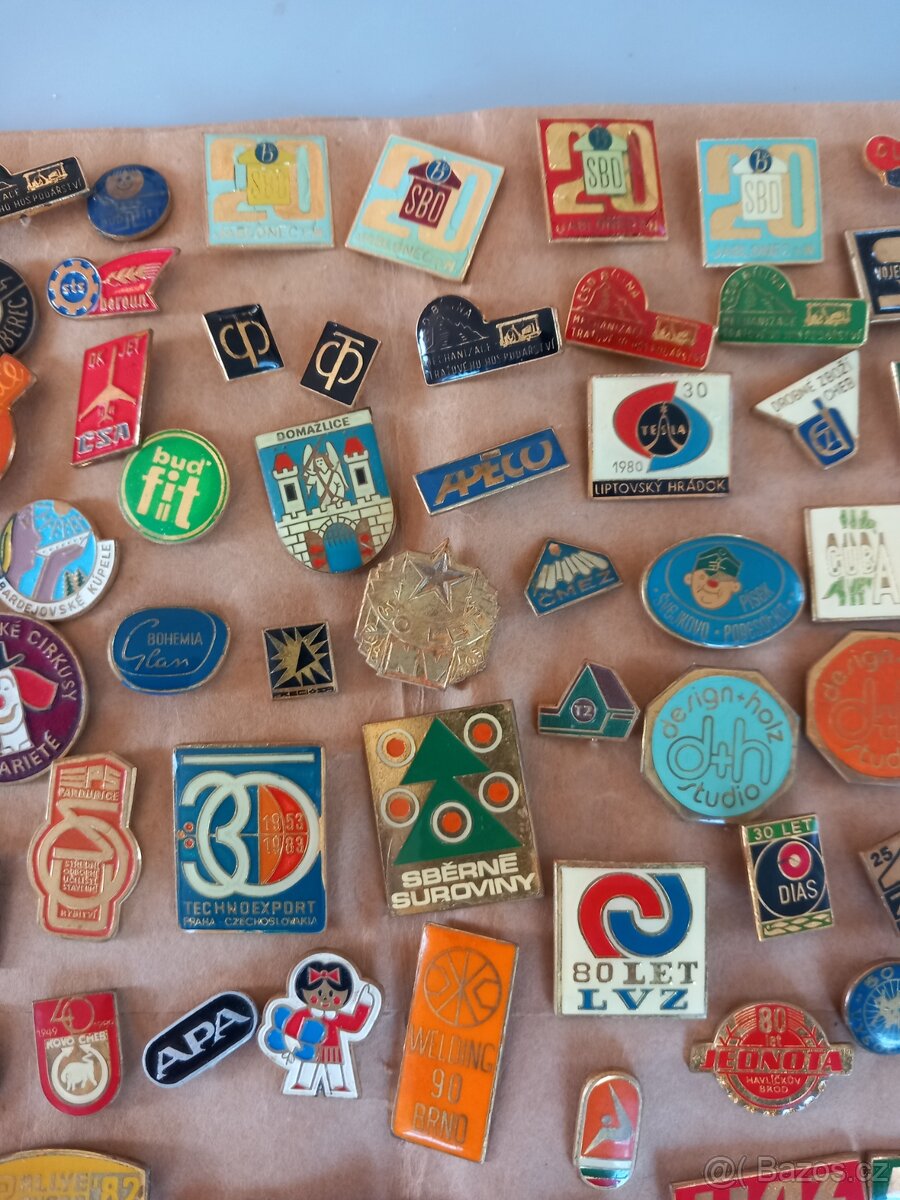 Odznaky různé i vojenské - 3