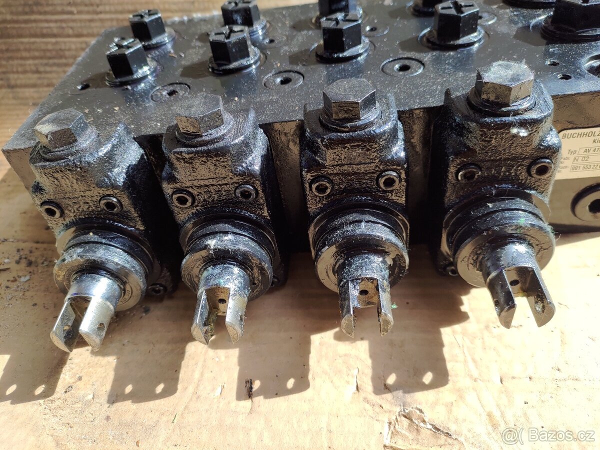 Hydraulický rozvaděč MB Unimog - 3