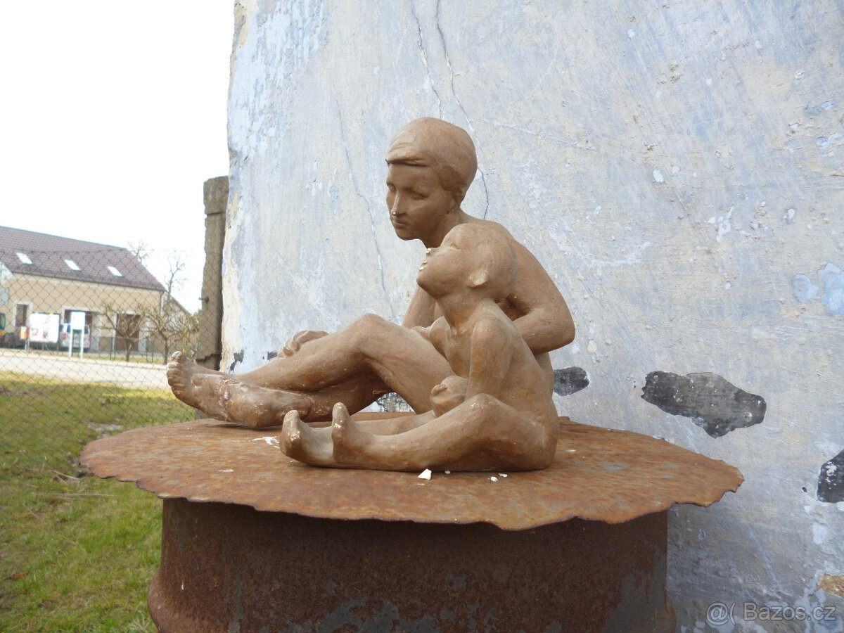 sádrové sochy – Matka s dítětem - 3