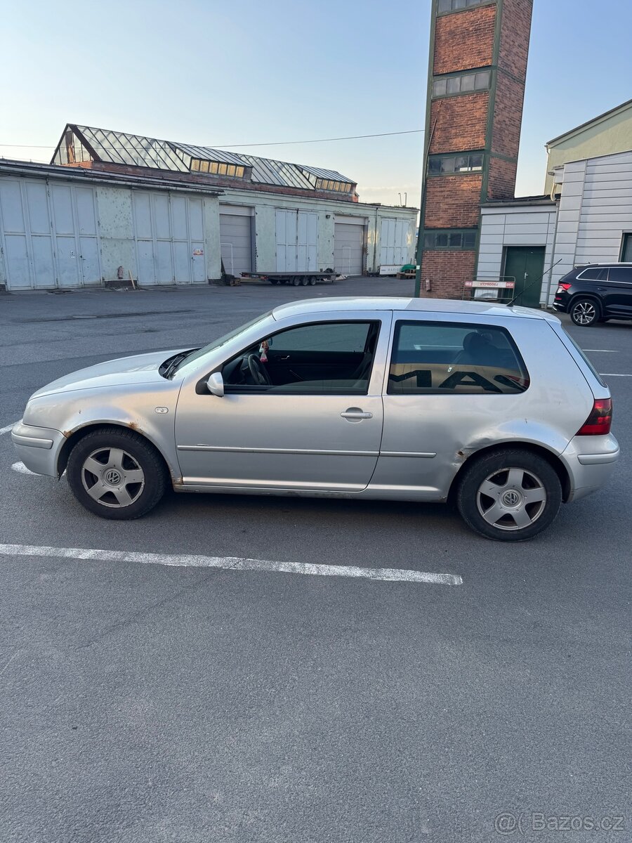 VW Golf IV 1.6i 3dv. na díly - 3