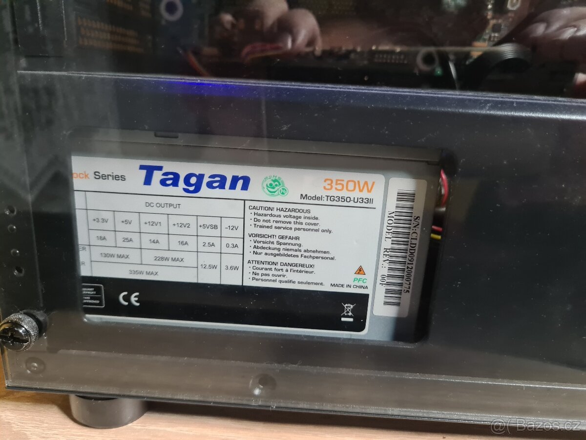 Herní počítač včetně monitoru, klávesnice a myši. - 3