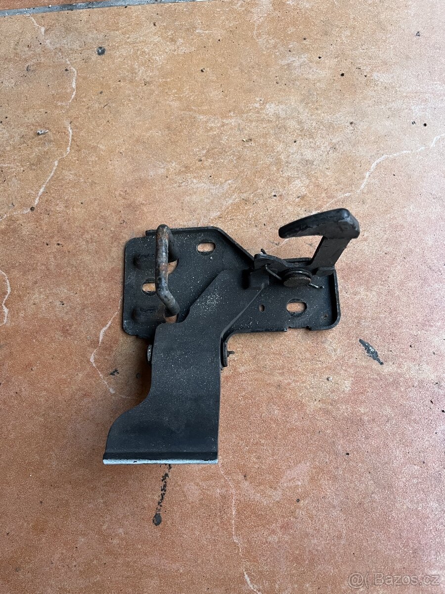 VW T5 tlumiče zadní vrata, zámek přední kapoty - 3