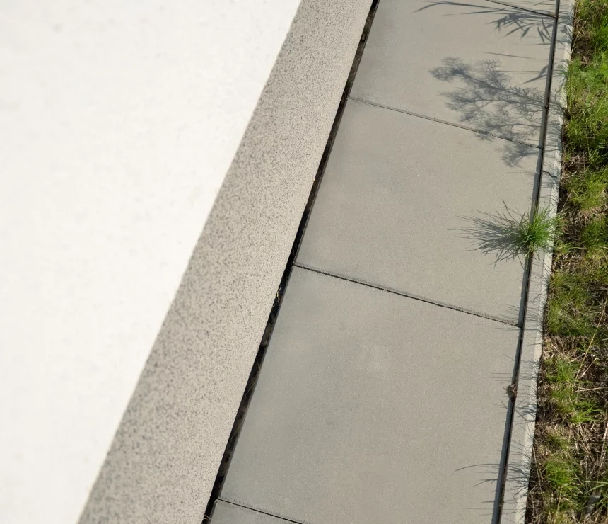 Velkoplošná zámková dlažba 40x40 a 50x50 šedá natural - 3