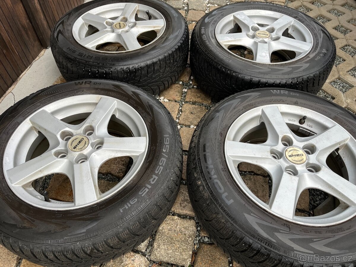 4x litá kola 5x114 R15, zimní pneu 80% - 3