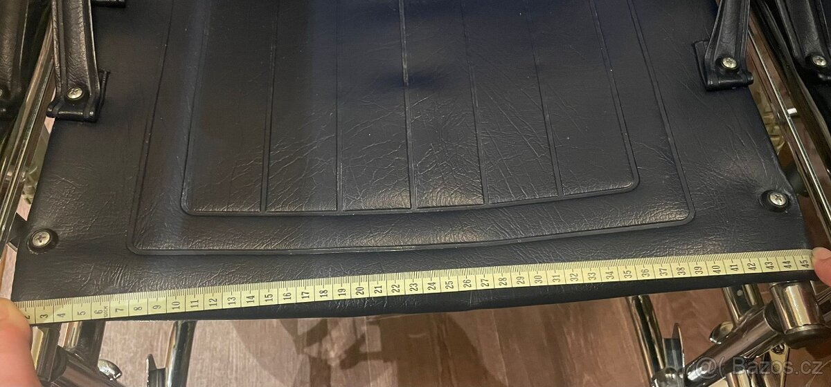 Invalidní mechanický vozík - 3