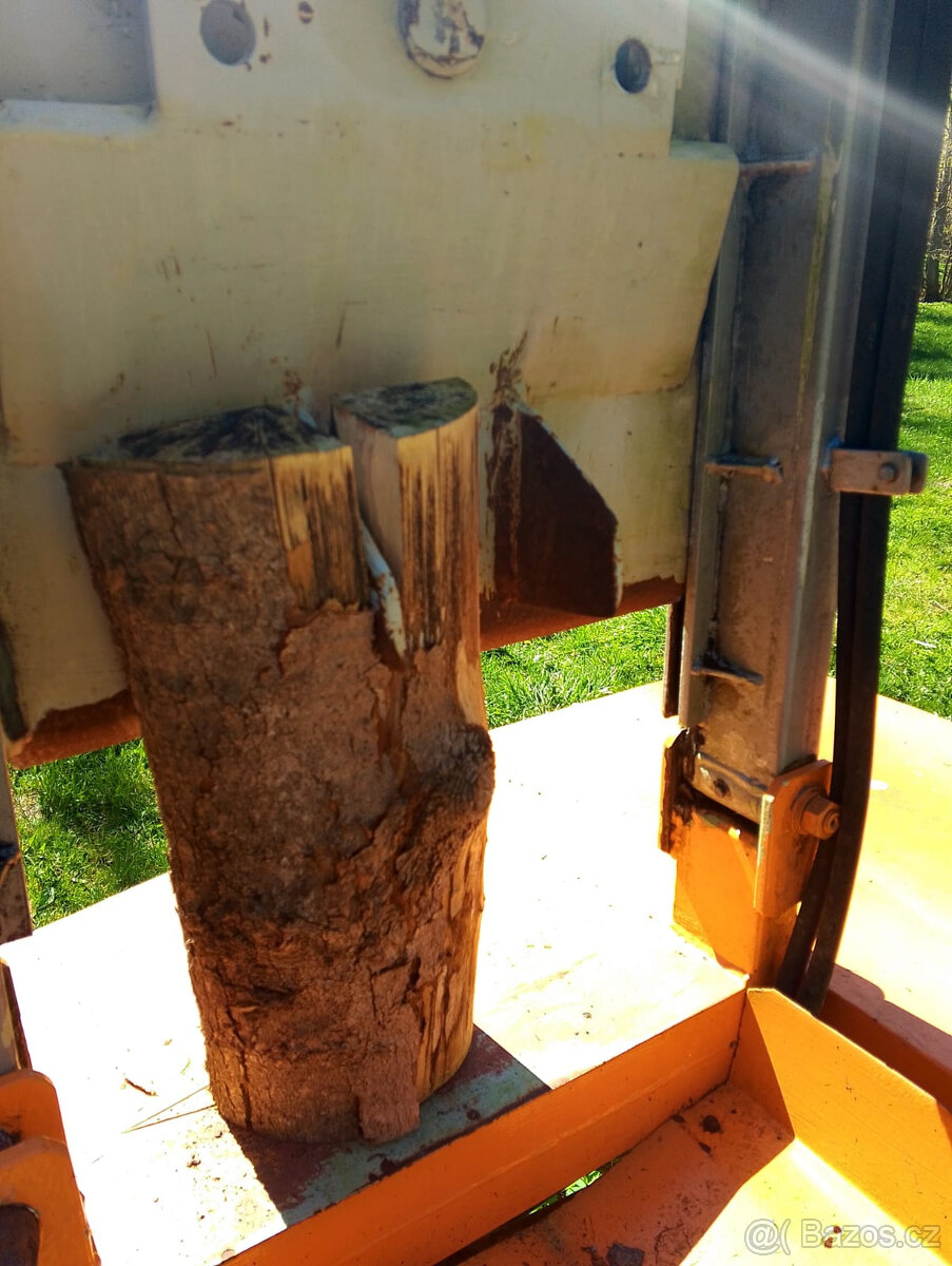 Prodám - HYDRAULICKÁ ŠTÍPAČKA DŘEVA - 3