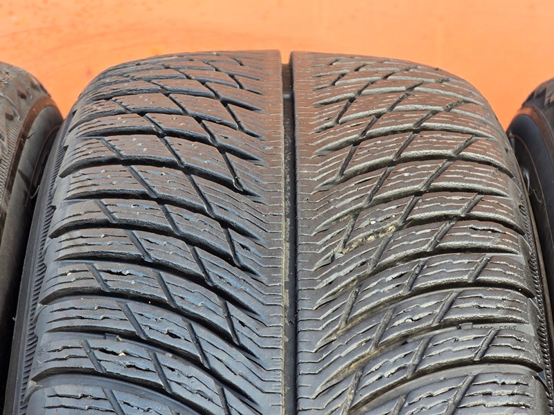 Zimní Michelin 235/60/18 - 3