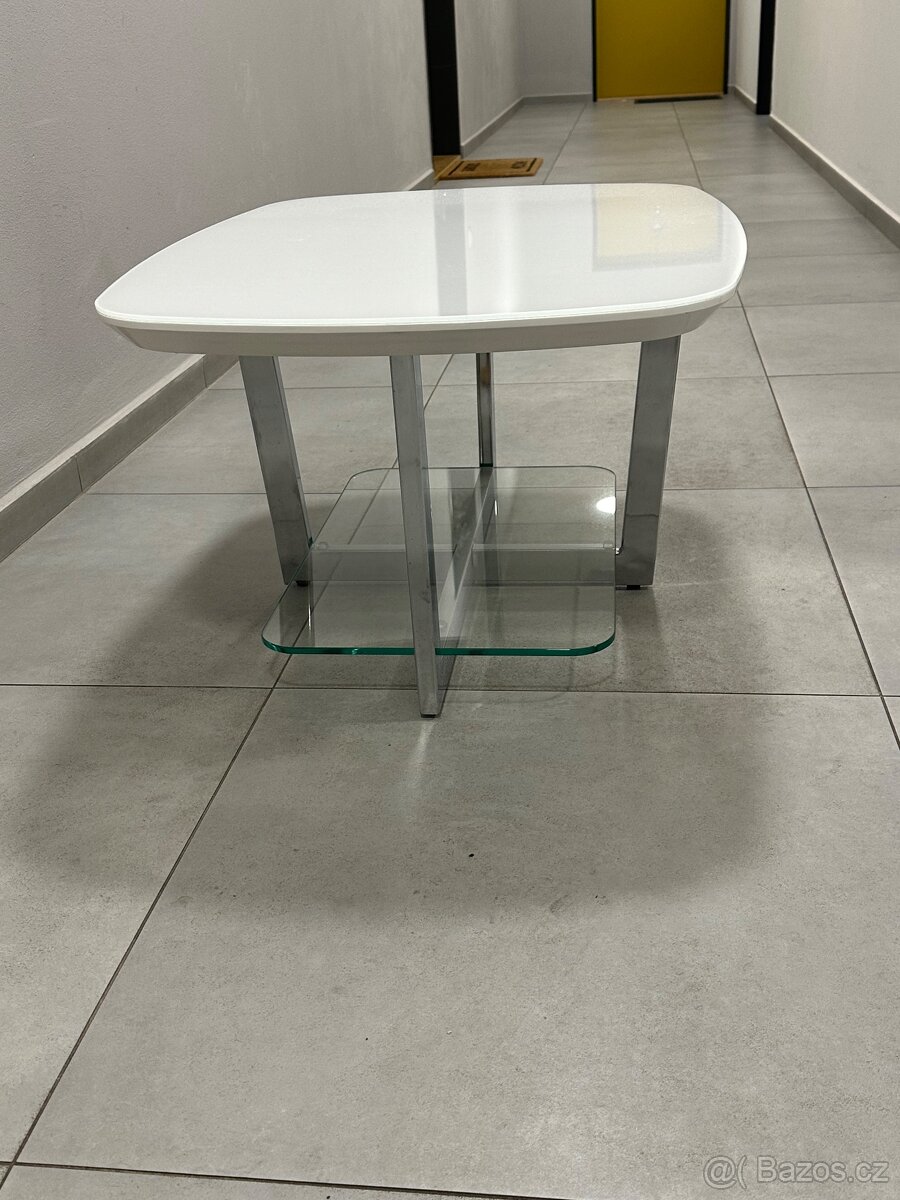 Konf. stolek - 3