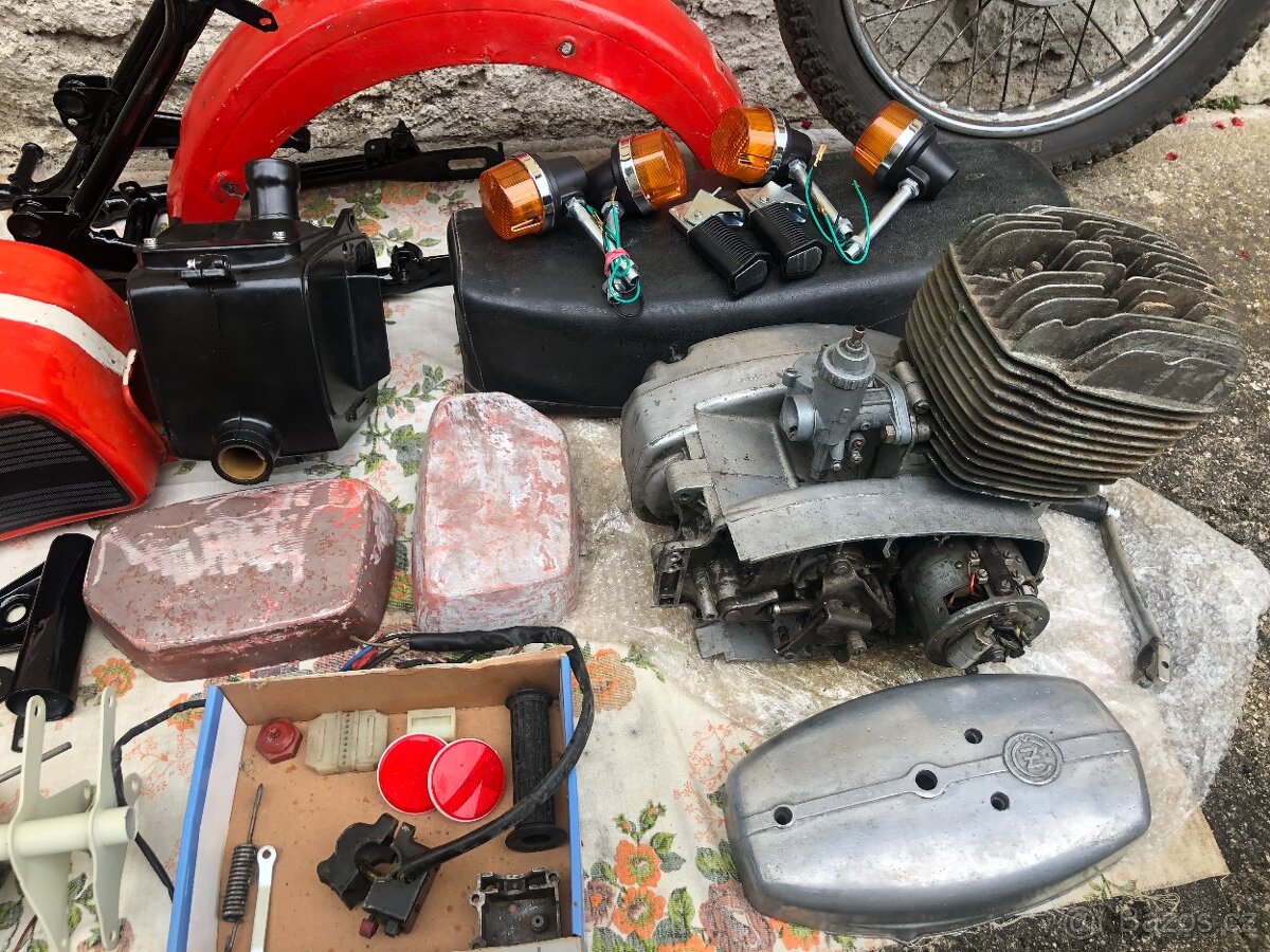 Prodám díly ČZ 175 / 487 477 - 3