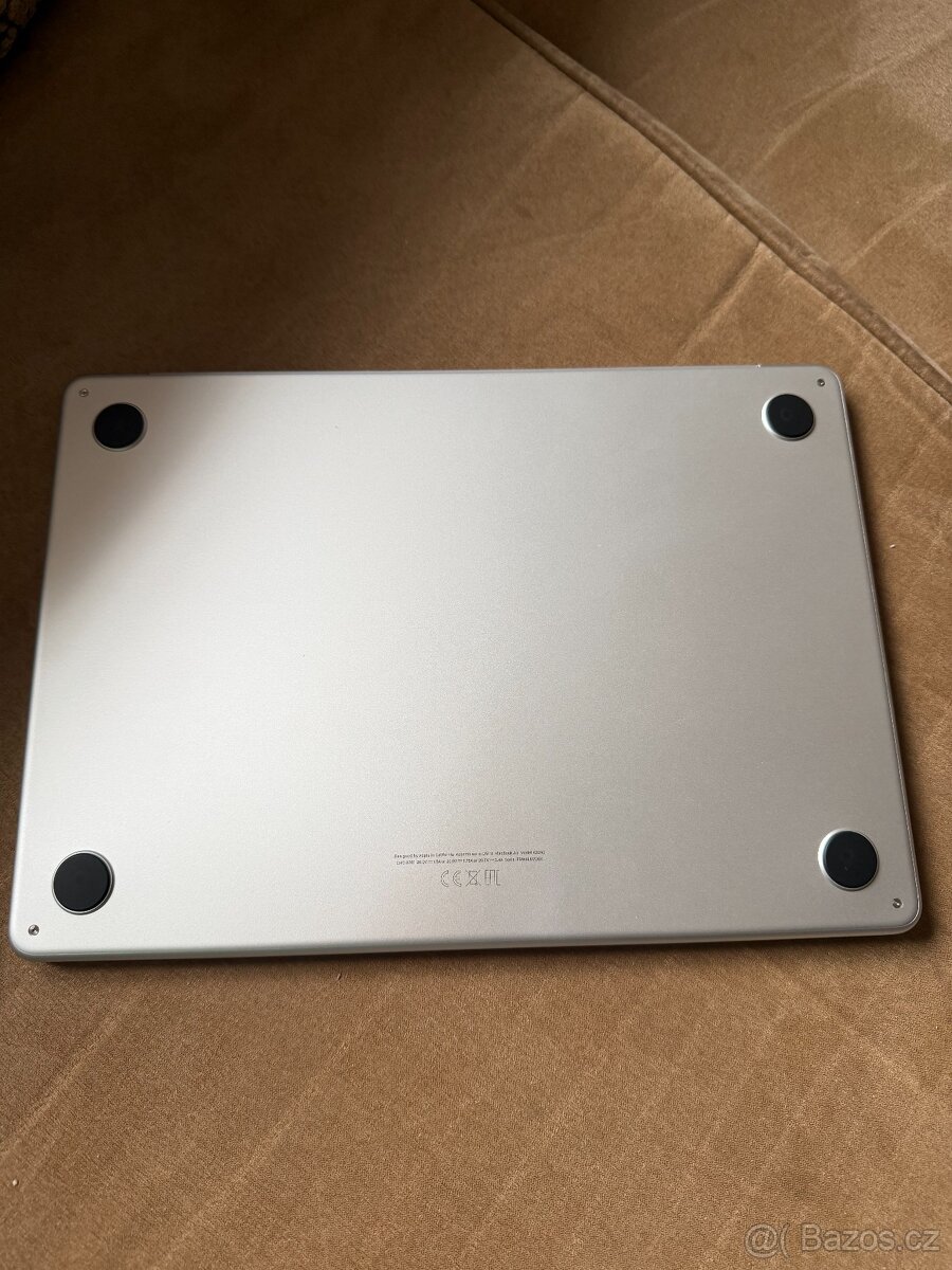 MacBook Air 13" M4 - Jako nový, stříbrná barva - 3