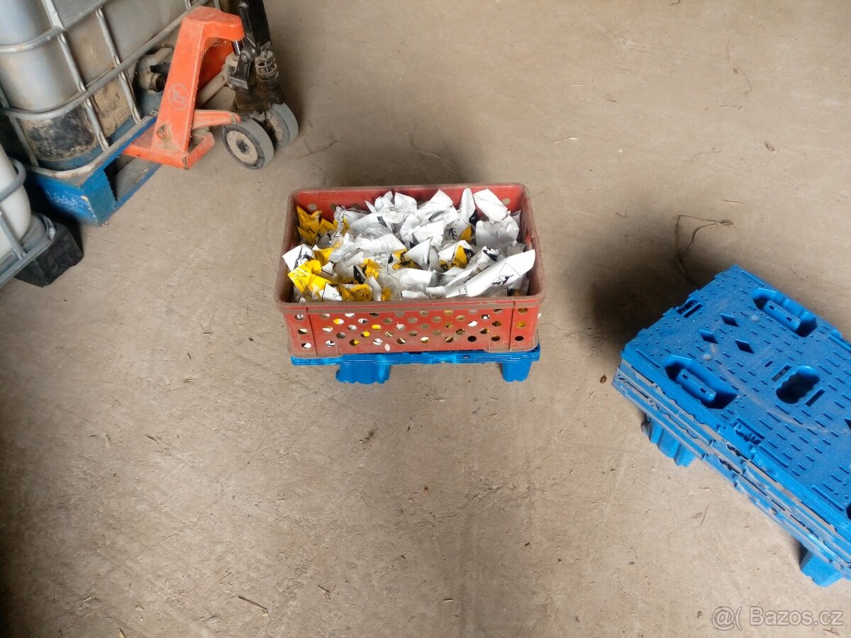 Plastové palety o rozměru 60x40 cm - 3