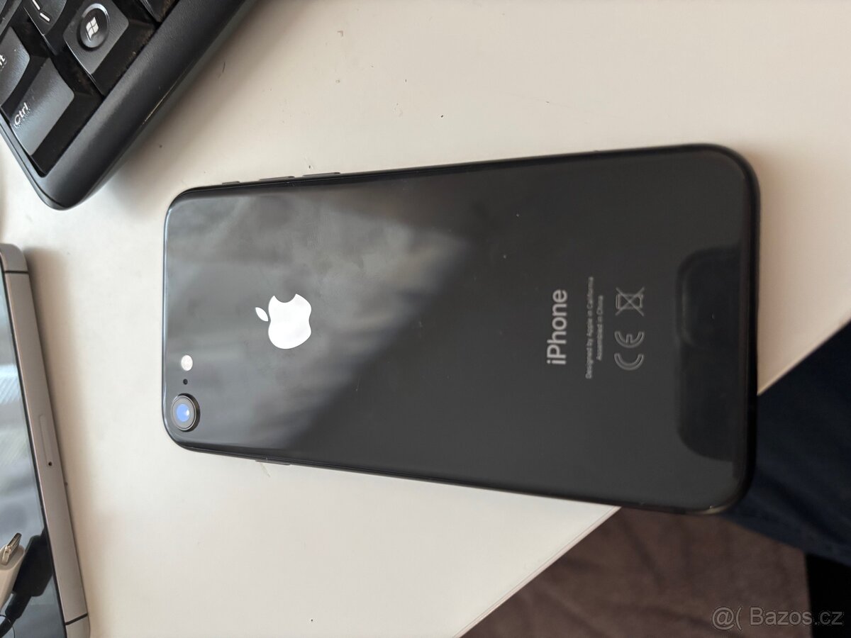 Apple iPhone 8 64GB - 3
