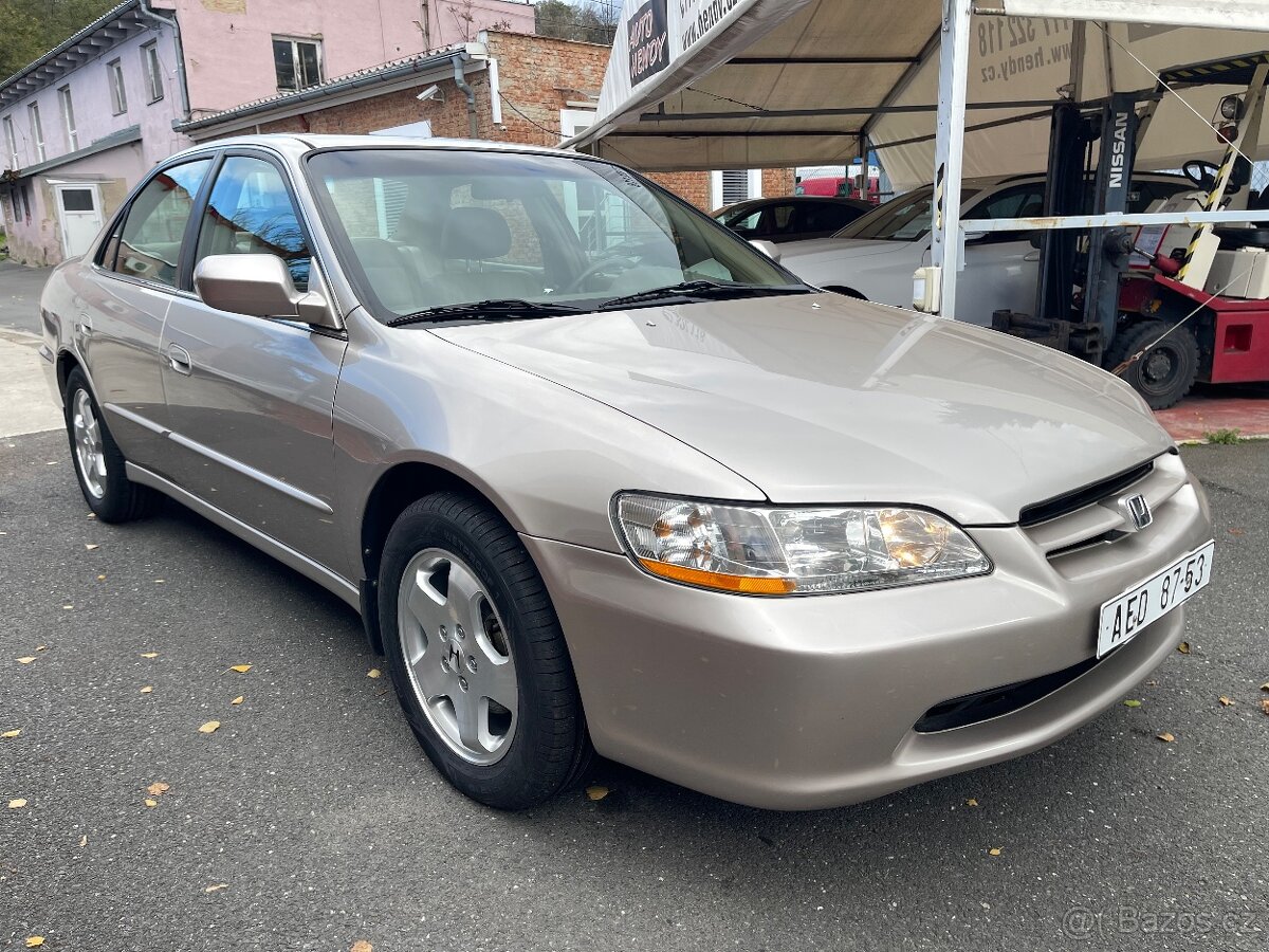 Prodám Honda Accord 3,0 V6 AT klima - 3