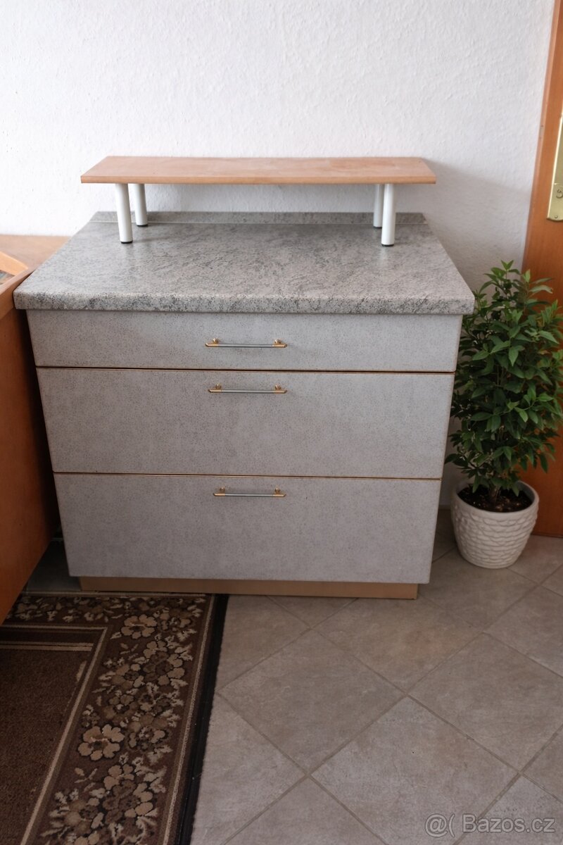 Kuchyňská linka lesklá s lednicí - 3