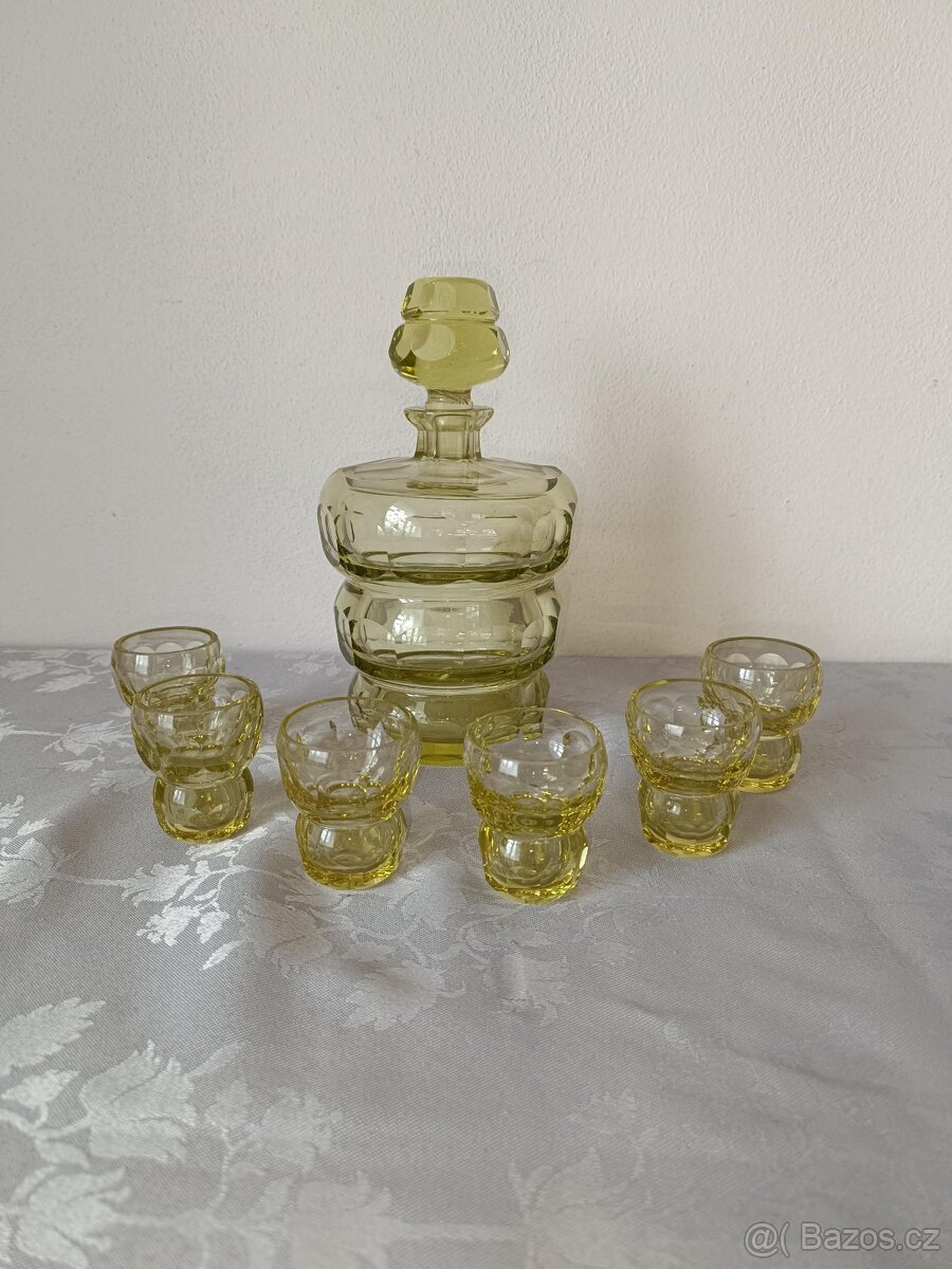 Retro karafa s panáky - 3