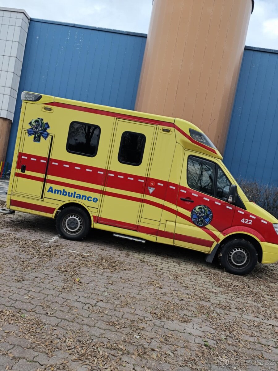 Sanitní vůz, Sanitka, Ambulance, Karavan - 3