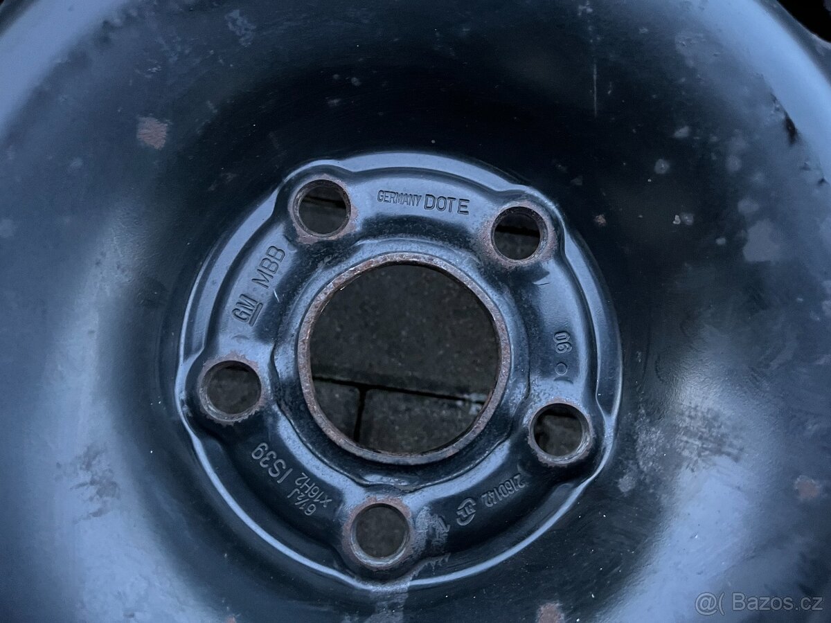4x plechový disky 5x105 R16, zimní pneu - 3
