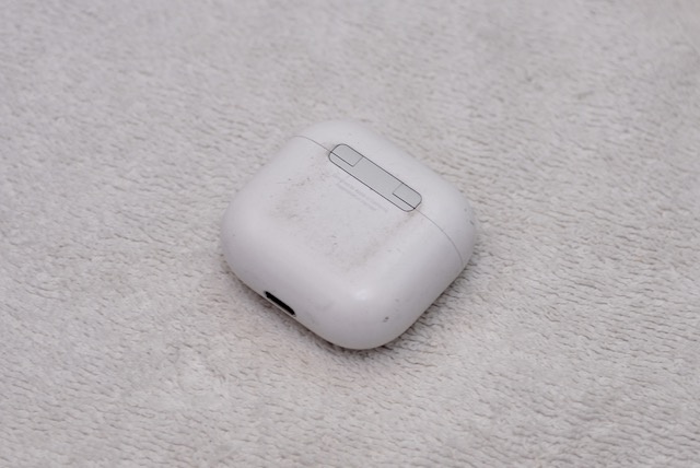 Apple AirPods (4. gen.) s nabíjecím pouzdrem – v záruce - 3