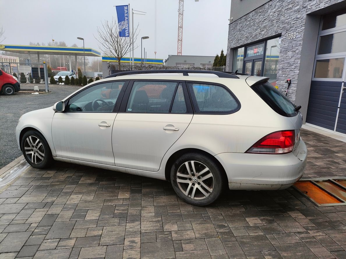 Volkswagen Golf 1.6i 75Kw Klima Tempomat - 3