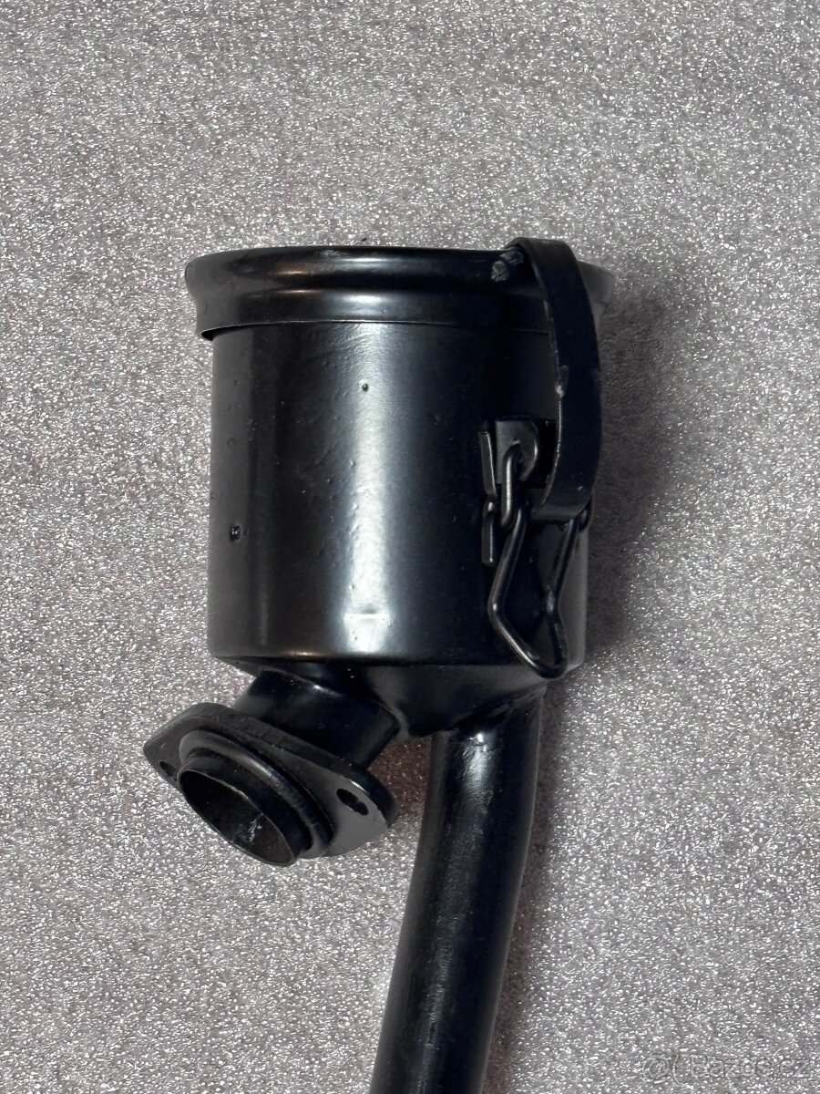 Porsche 356 nálevka oleje do motoru. - 3