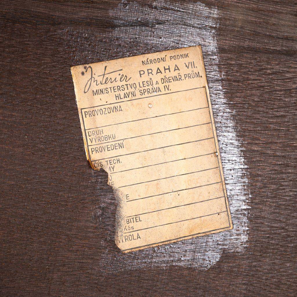 KONFERENČNÍ STOLEK - 3