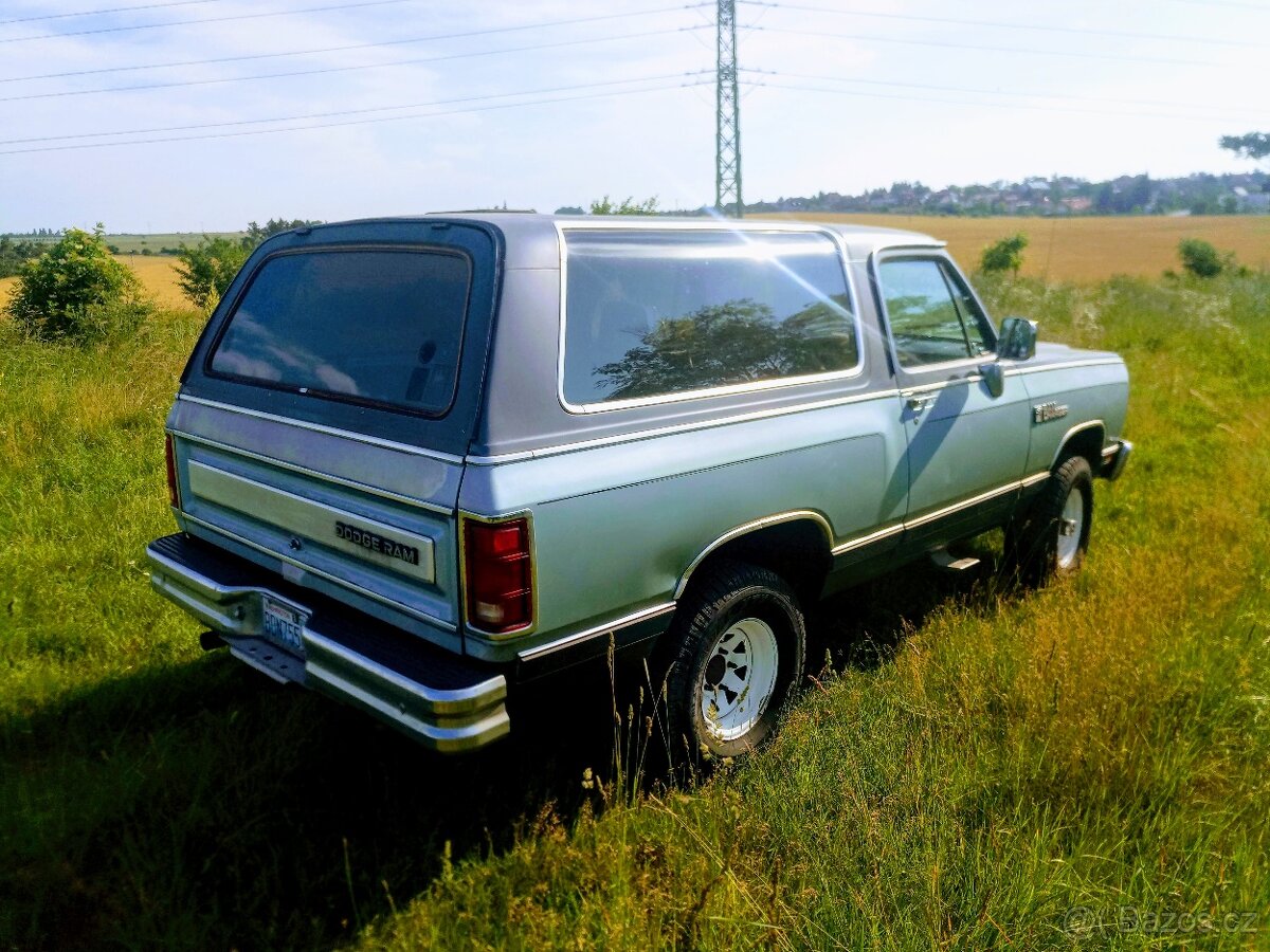 Dodge ramcharger