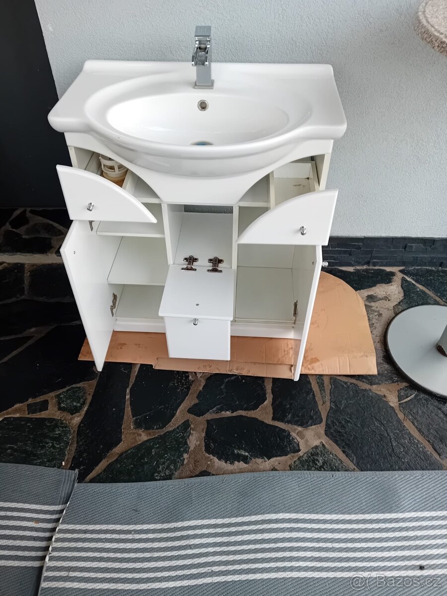 Koupelnový nábytek - 3