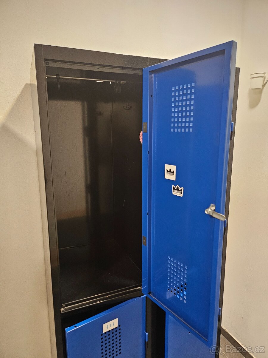 Plechová - Kovová šatní skříň modro/černá 4 boxy - 3