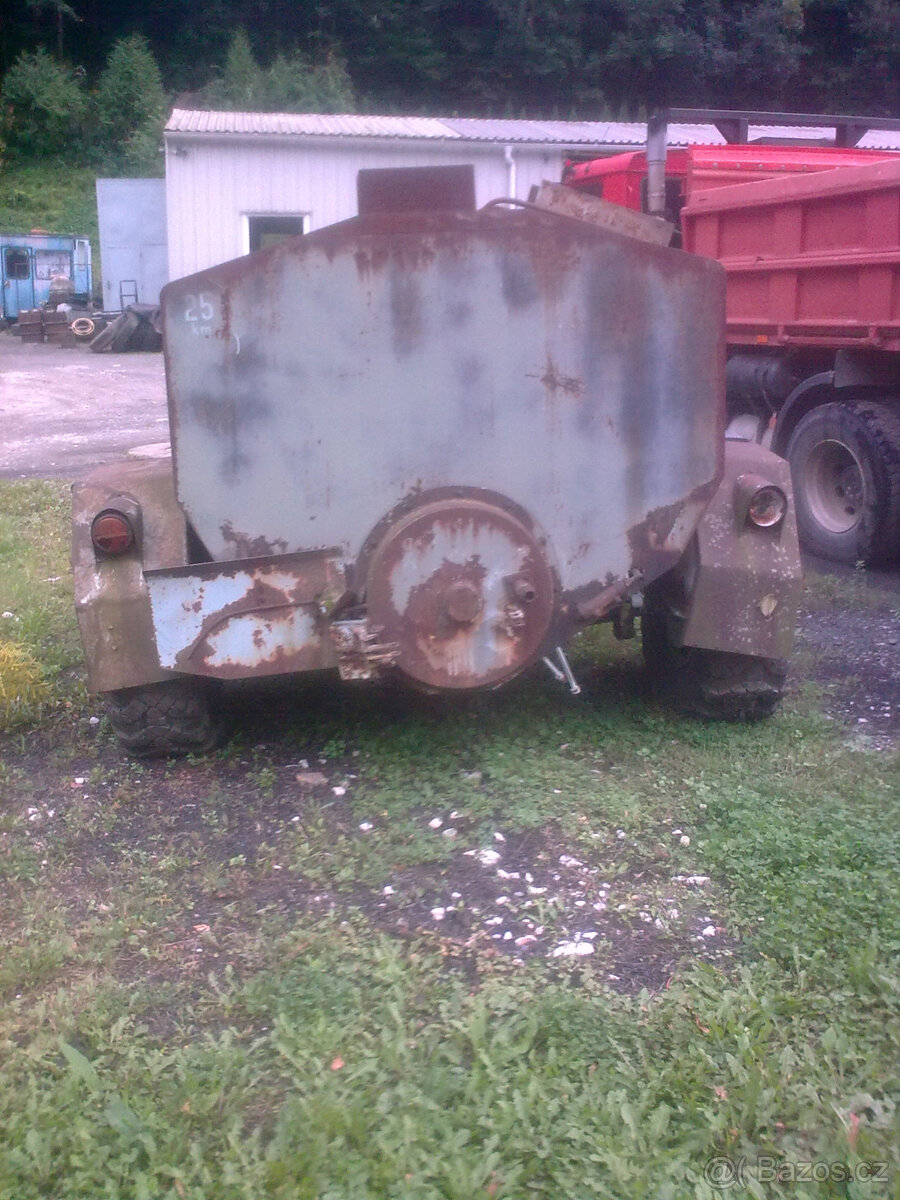 Vlečka jednoosá cisterna - 3