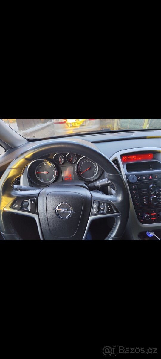 Prodam Opel Astru sport tourneo 2012 - 3