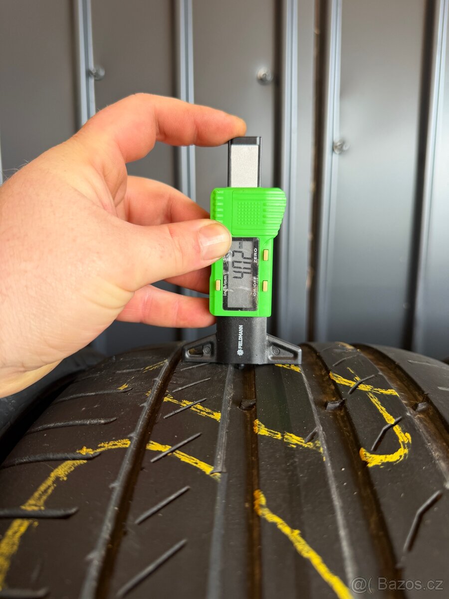 Prodám letmí 235/45/18 - 3